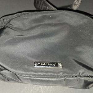 madden girl Solid Fanny Pack,